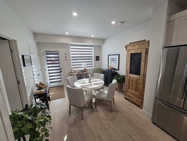 Photo - 654 Mulvey Ave