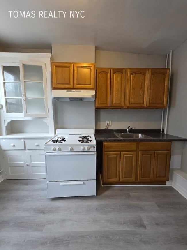 Photo - 18 Seymour St Unit 2R