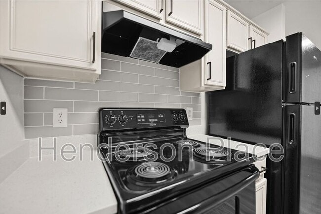 Building Photo - 170 Henderson St