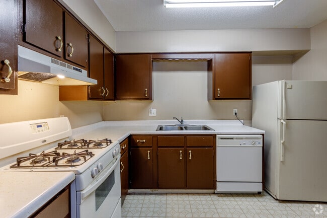 2BR, 1BA - 1000 SF