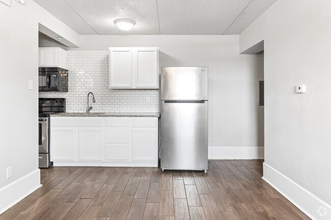 3BR, 2BA - 1,100SF - Dining Room