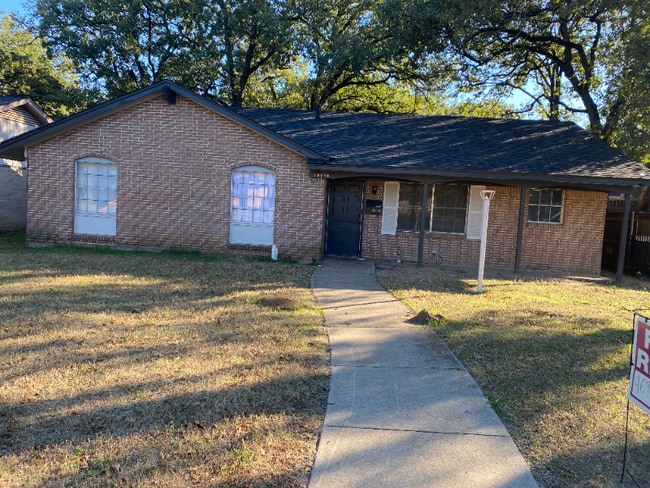 Building Photo - 10430 Checota Dr