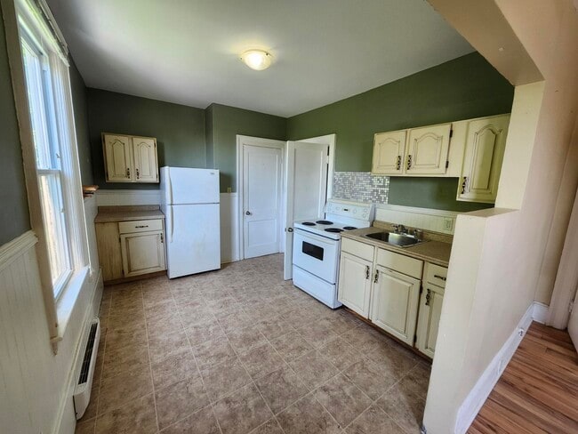 Building Photo - 40 Cranston Ave Unit 4