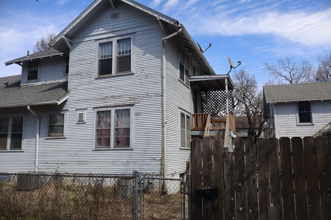 Building Photo - 205 S Eleventh St