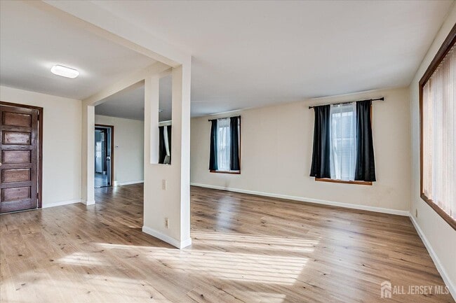 Photo - 98 Trieste St