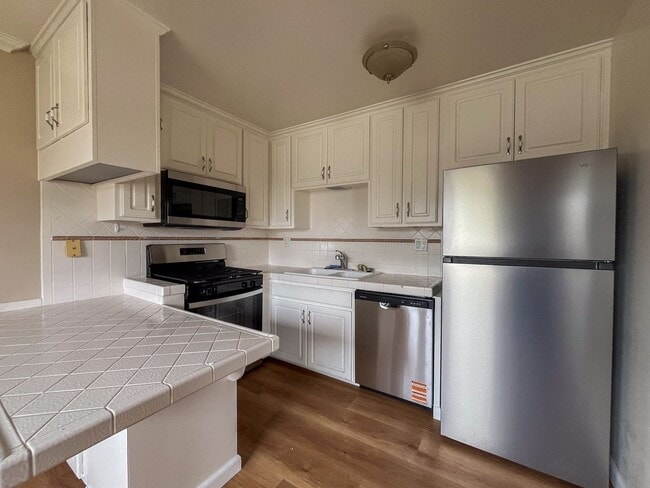 Photo - 221 Sheldon St