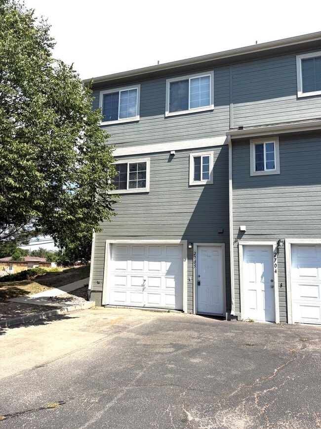 Gorgeous 3 bed/2.5 bath townhome in Welby ... - Gorgeous 3 bed/2.5 bath townhome in Welby ...