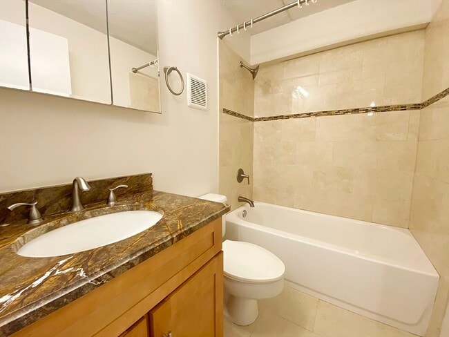Photo - 108 Peterborough St Unit 3H