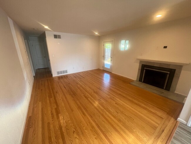 Photo - 880 San Mateo Ct