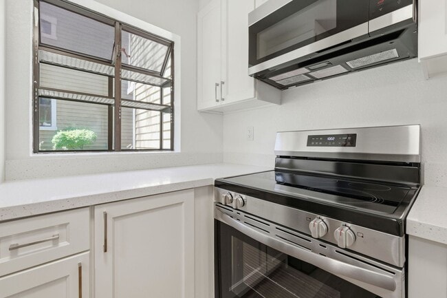 Photo - Beautiful Spacious 2-bedroom 1.5-Bath Townhome in Martinez!