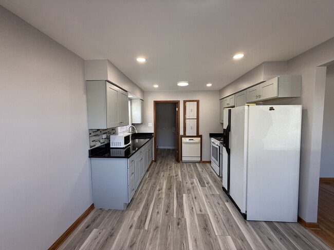 Photo - 7504 Latrobe Ave