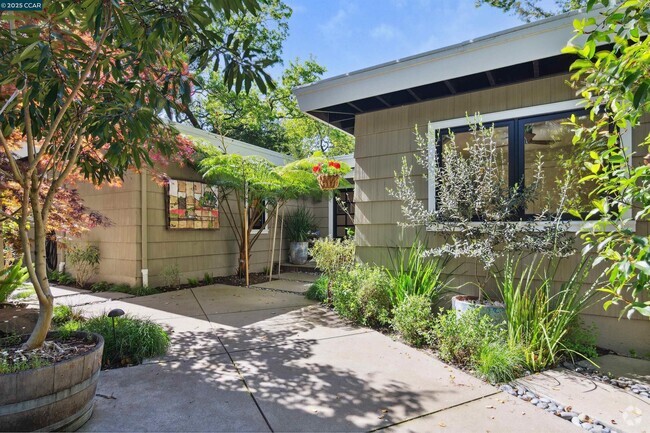 Building Photo - 20 Mira Loma Rd Rental