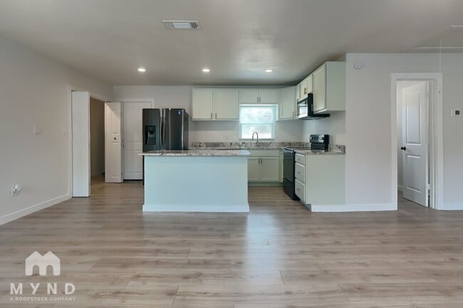 11427 Broadmoor Dr