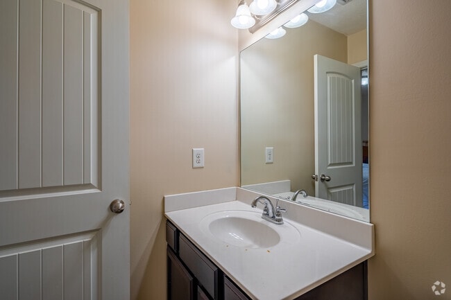 2BR, 2.5BA - 1,204SF - Bathroom
