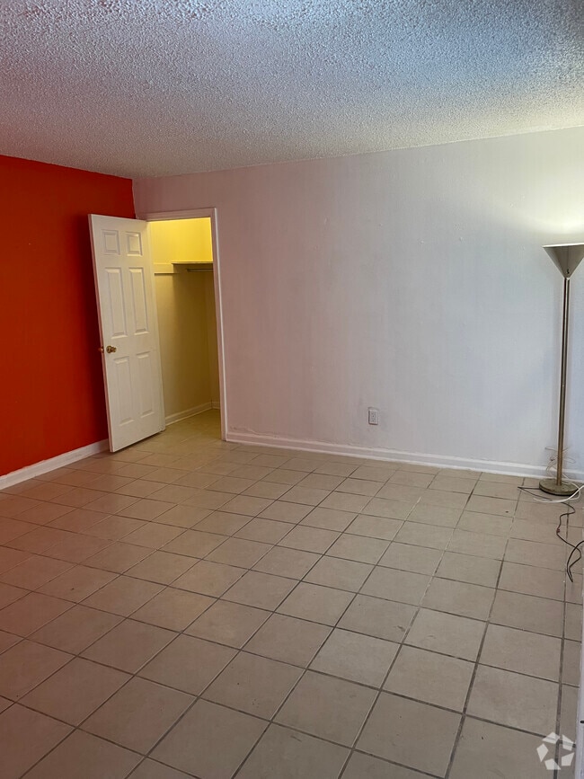 Building Photo - 1938 Pace Blvd Unit 1938 Rental
