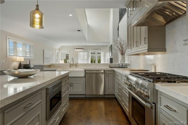 Photo - 2 Rose Ln