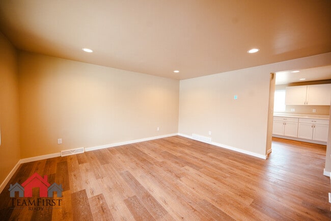 Photo - 2022 Terry Ln