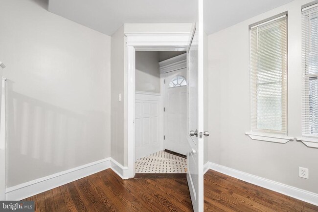 Building Photo - 1240 S 56th St