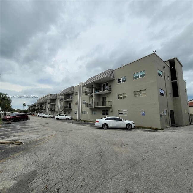 Photo - 5100 SW 41st St Unit 319