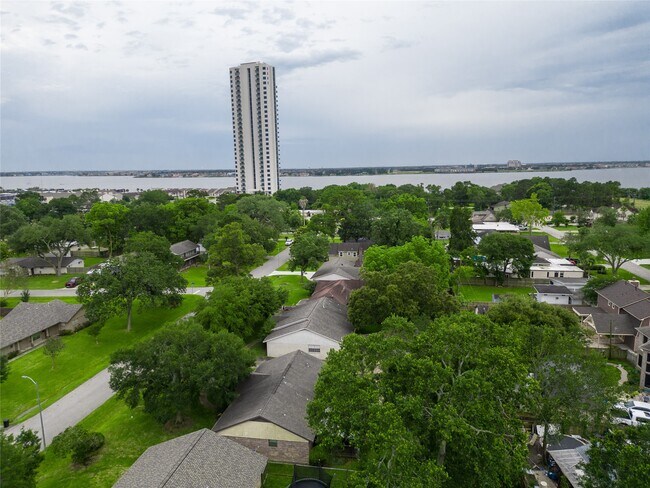 Photo - 307 Shirleen Dr