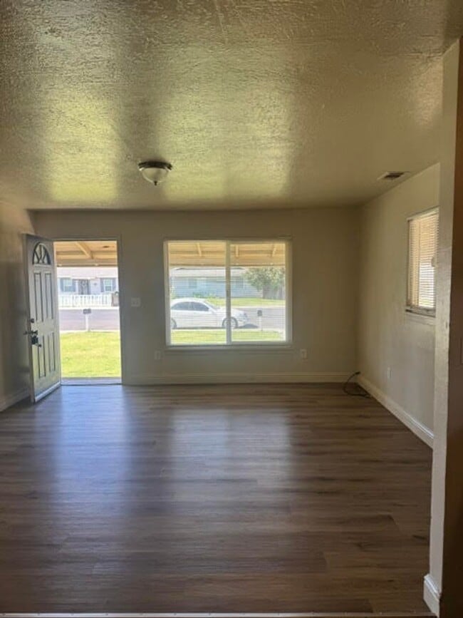 710 Ripona Ave