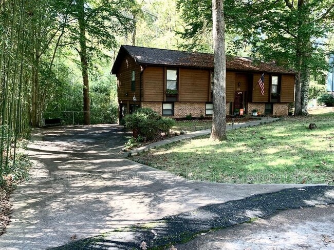 Building Photo - 328 Wellington Way