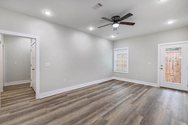 Photo - 108 Clearing Wy