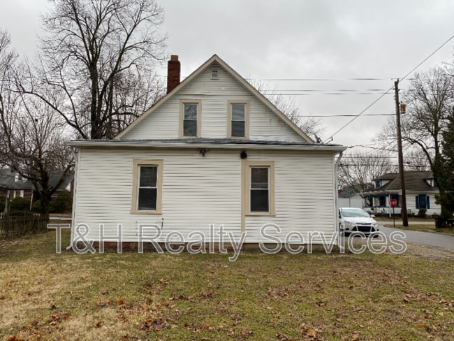 102 N Muessing St