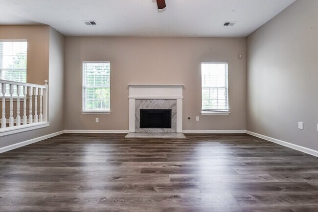 Photo - 657 Howell Dr