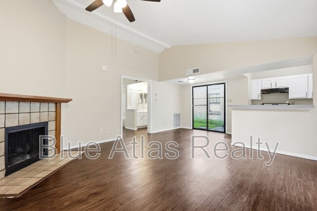 Photo - 3048 Navarro Ln