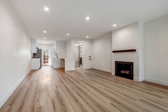 Photo - 10795 Woodbine