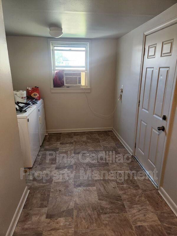 Photo - 311 E Grove Ave