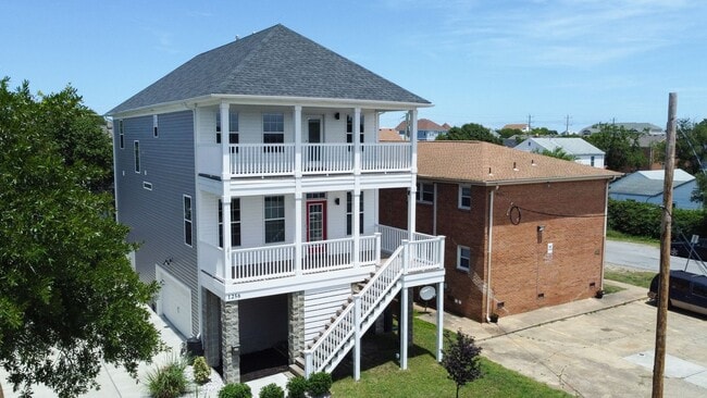 Building Photo - Willoughby Beach