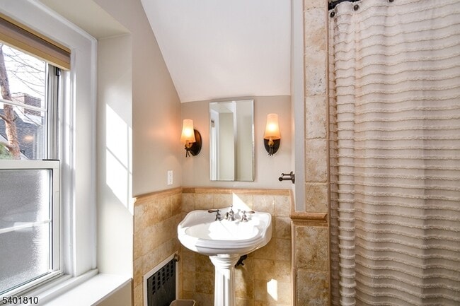 Photo - 15 Euclid Ave Unit 3