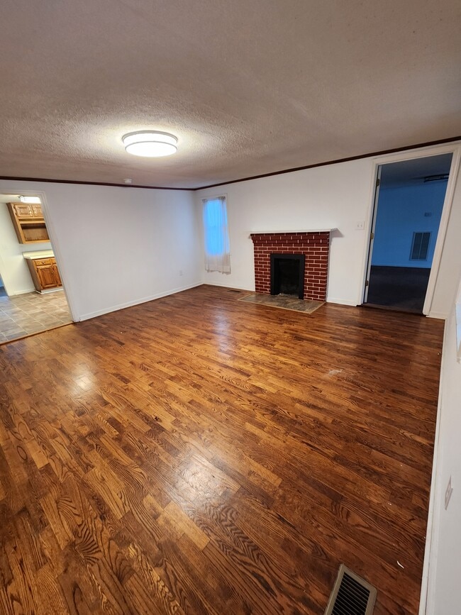 Photo - 2000 Oxnard Rd