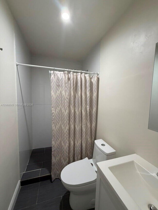1725 SW 32nd St Unit 0