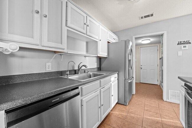 Photo - 1728 Linda Ave