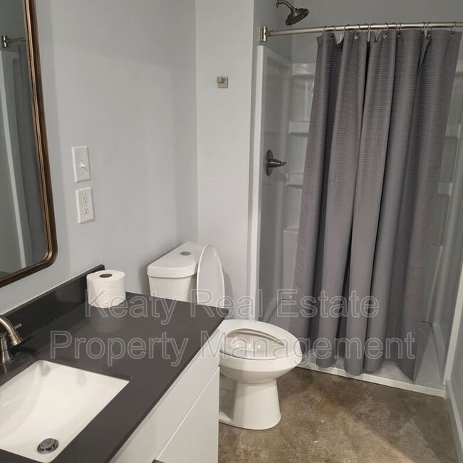 Photo - 136 E Cypress St