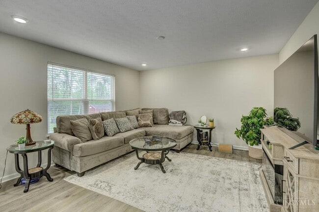 Photo - 111 River Hts Dr