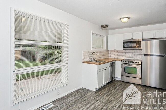 1422 Cloverdale Dr