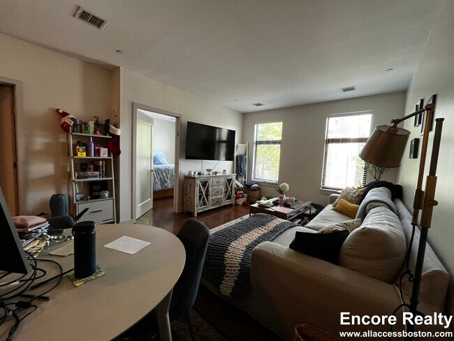 Photo - 77 Thorndike St