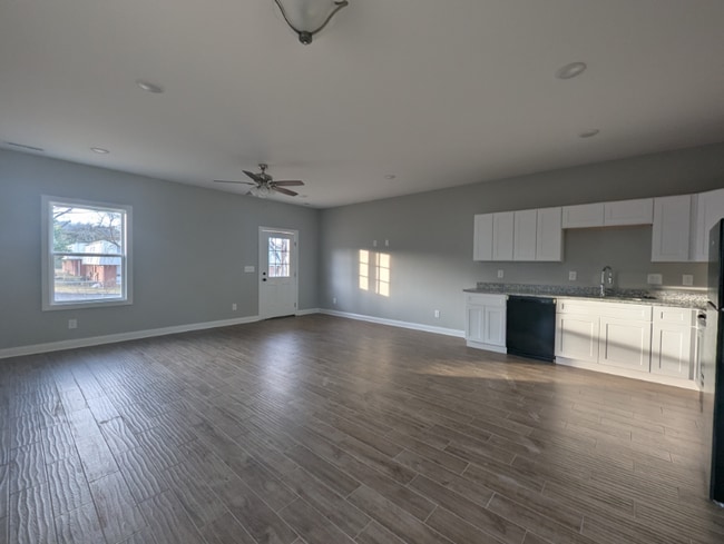 Building Photo - 397 Armstrong St Rental