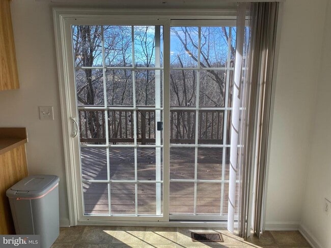 Photo - 118 Seabreeze Ln