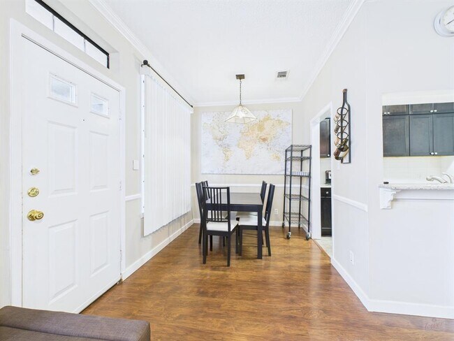 Photo - 2300 Leon St Unit 205