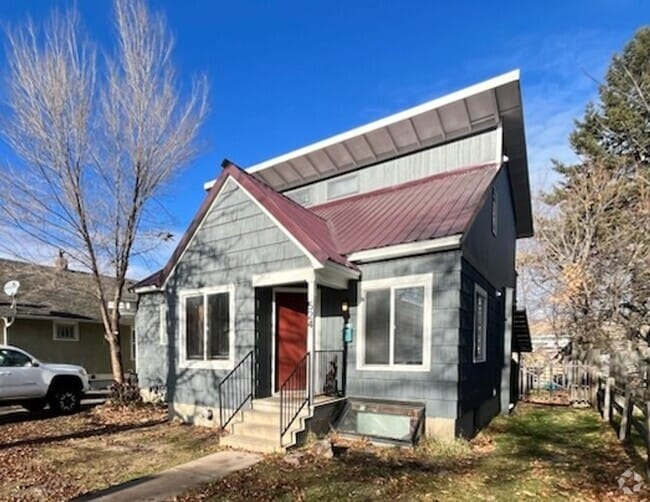 Building Photo - 524 S 5th St E Unit B Rental