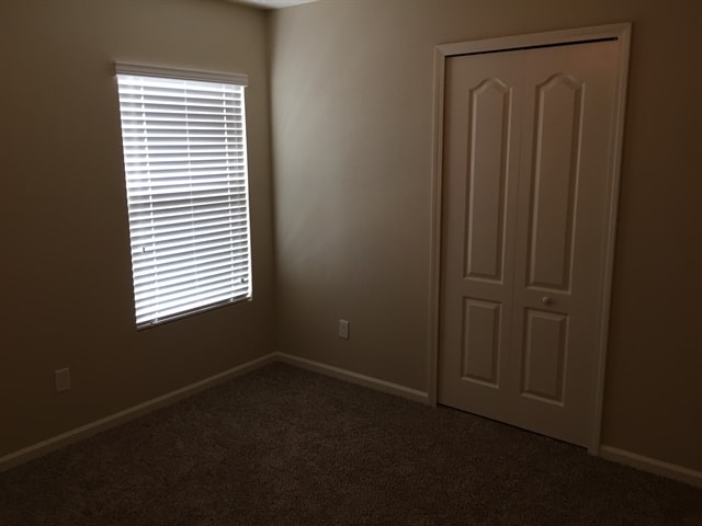 Photo - 372 W New England Dr