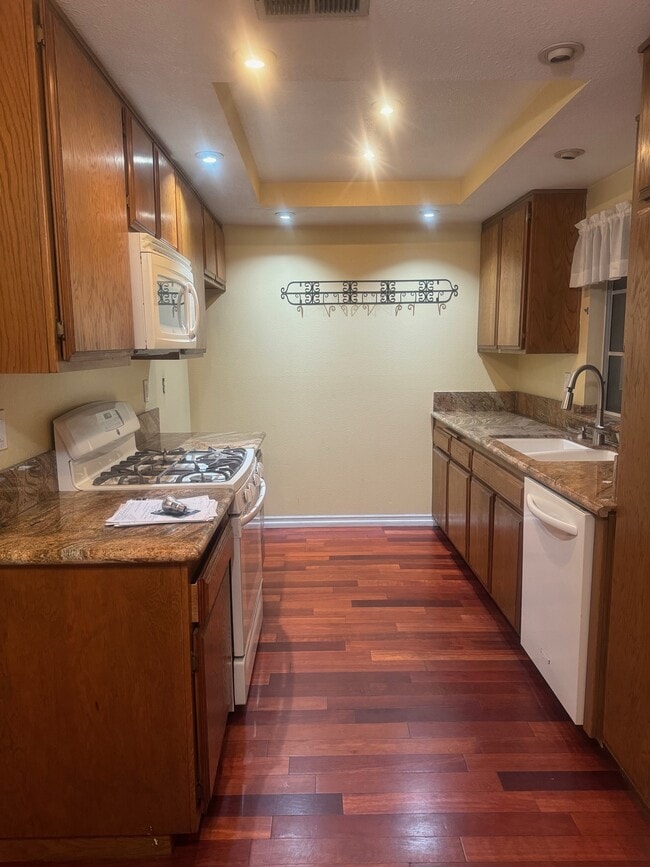 kitchen - 109 W Spring St Unit #C