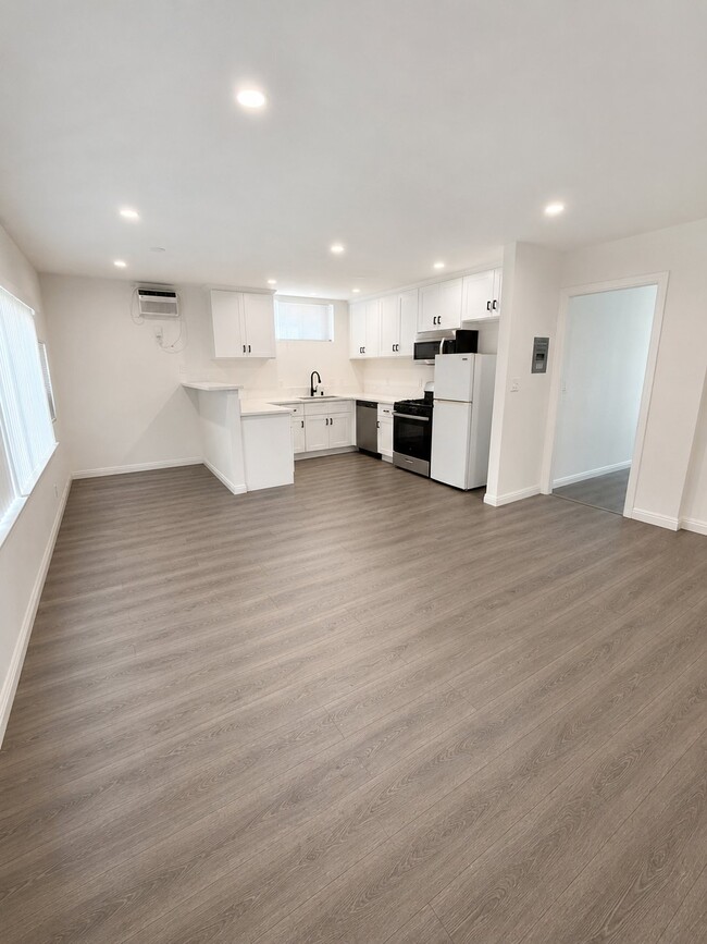 Building Photo - 6006 W Pico Blvd Unit 1/2