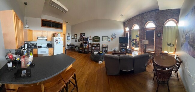 Building Photo - 35 S Monroe St Unit 301