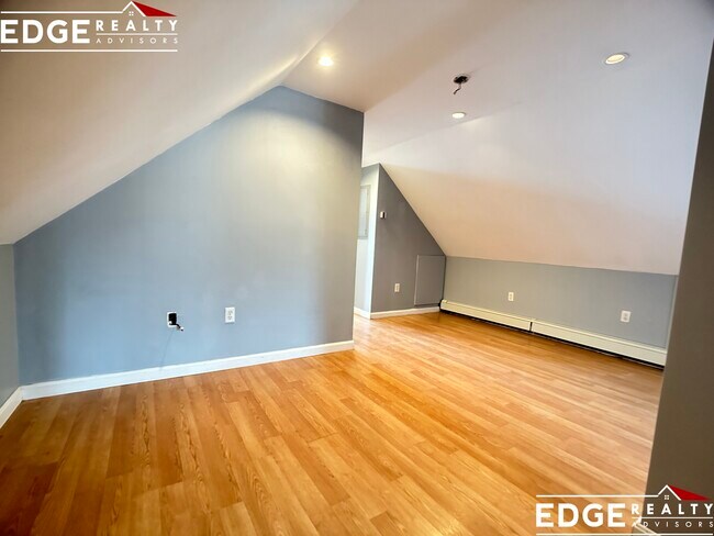 Photo - 16 Priscilla Rd Unit 2